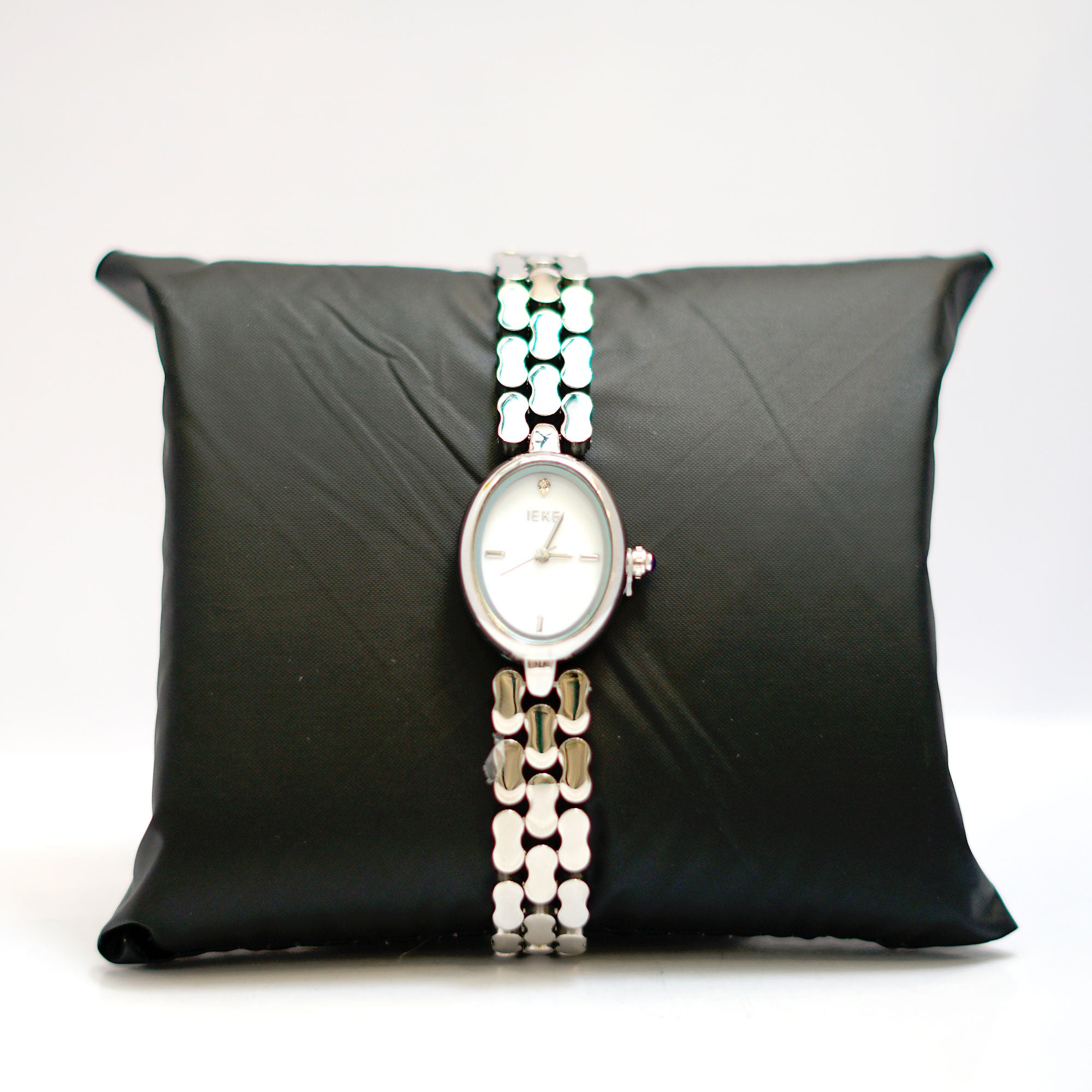 WEISIKAI Elegant Oval Ladies Watch with White Dial and Decorative Bracelet