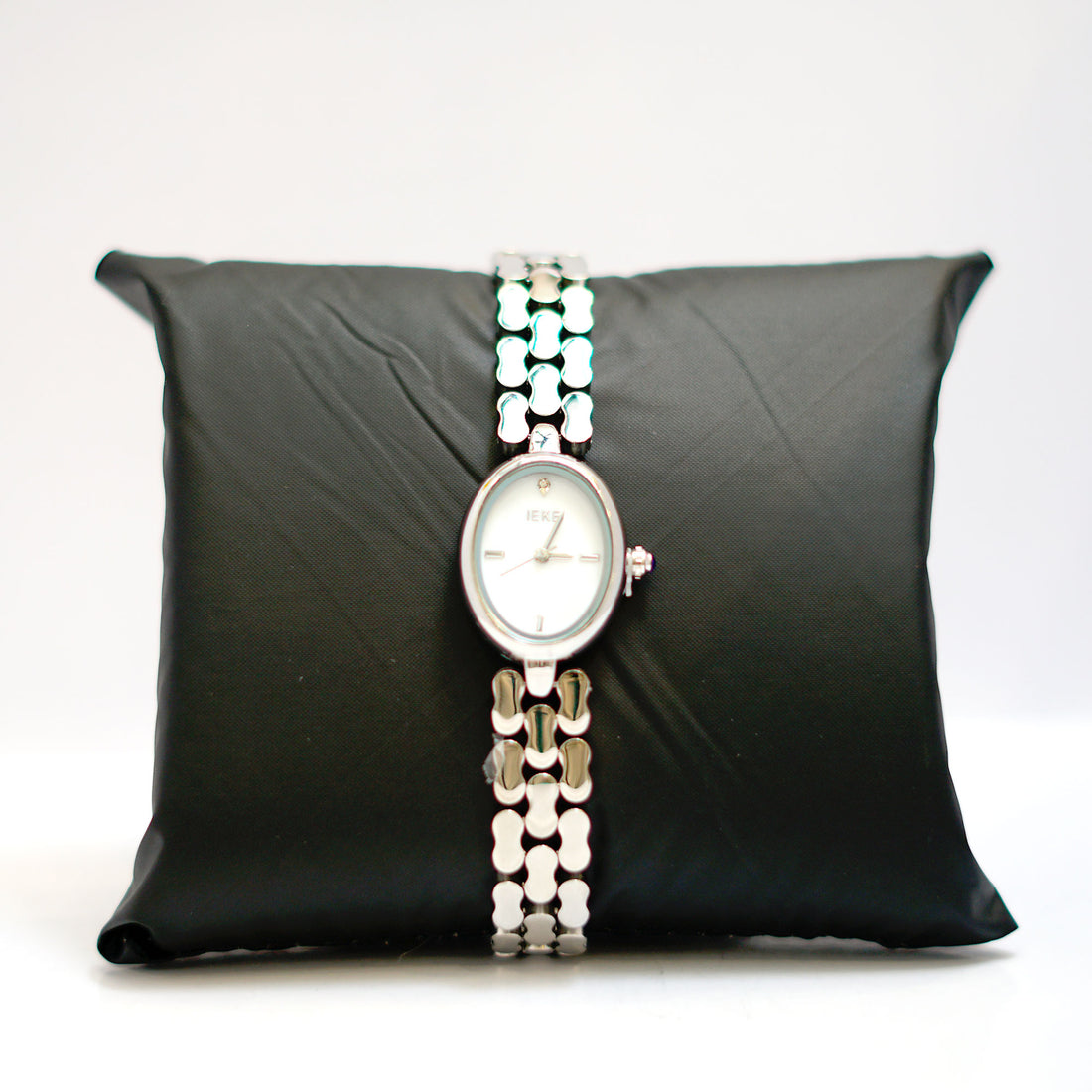 WEISIKAI Elegant Oval Ladies Watch with White Dial and Decorative Bracelet