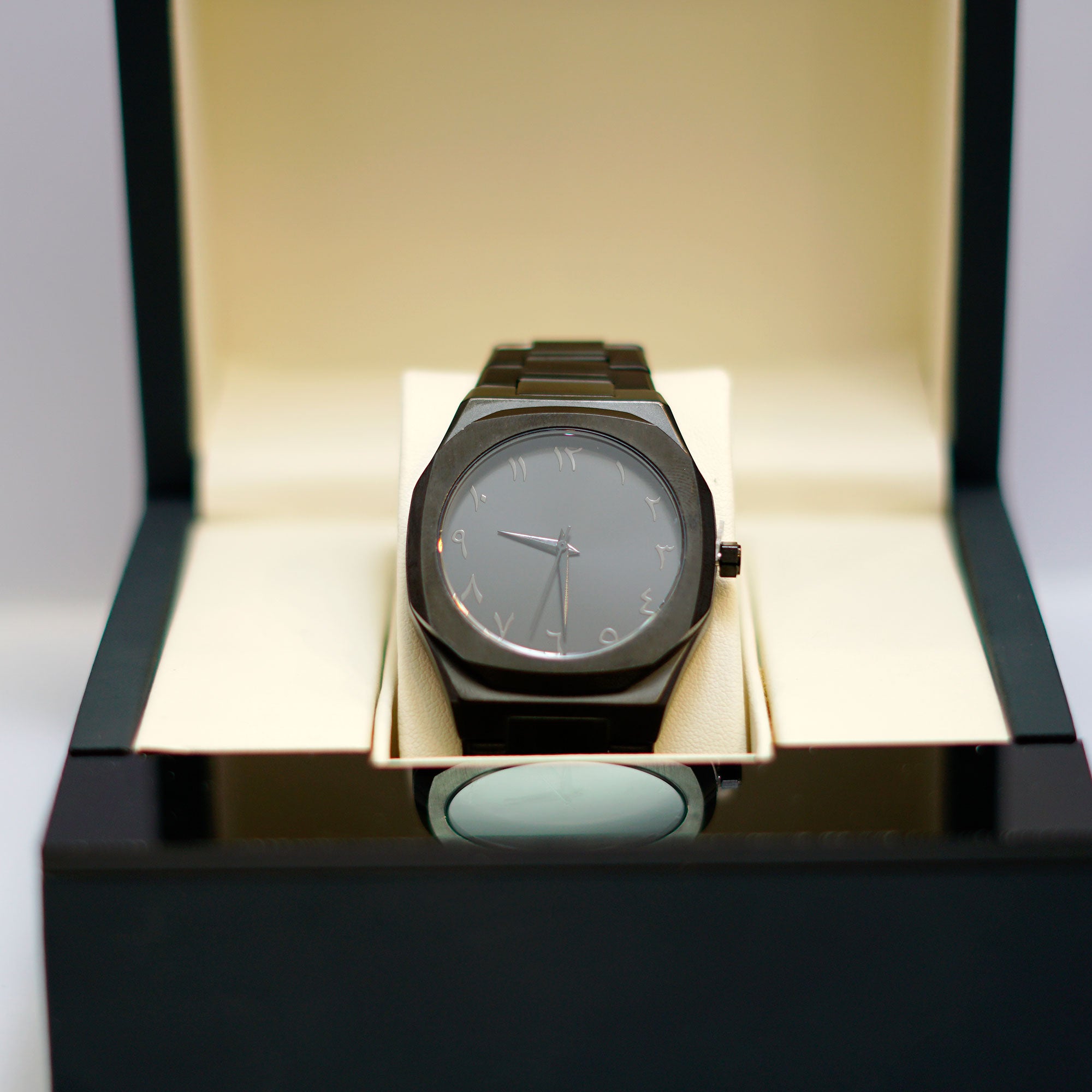 Modern Steel Watch with Arabic Numerals and Metal Bracelet