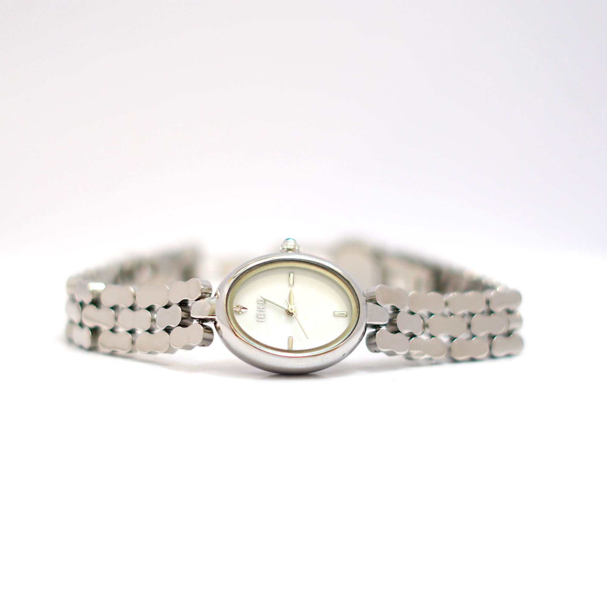 WEISIKAI Elegant Oval Ladies Watch with White Dial and Decorative Bracelet