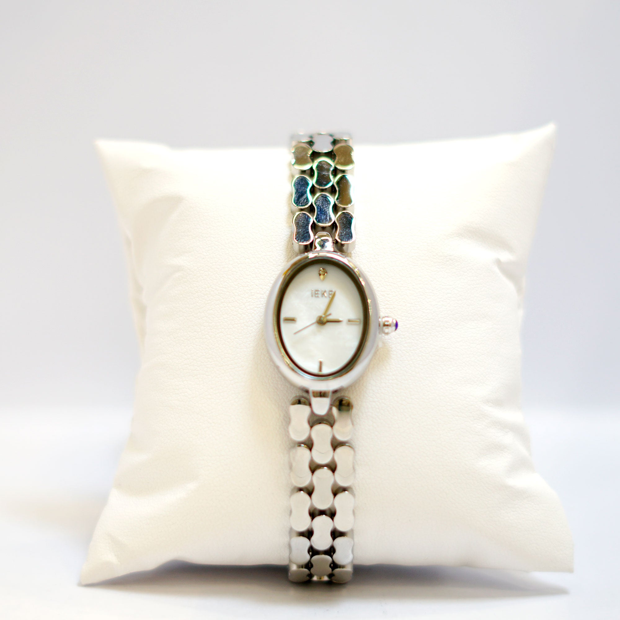 WEISIKAI Elegant Oval Ladies Watch with White Dial and Decorative Bracelet