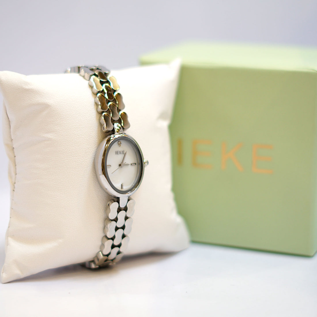 WEISIKAI Elegant Oval Ladies Watch with White Dial and Decorative Bracelet