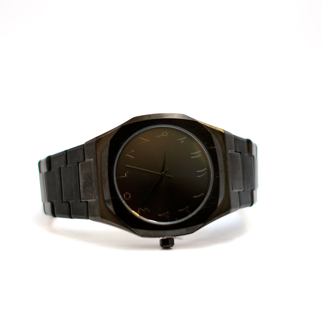 Modern Steel Watch with Arabic Numerals and Metal Bracelet